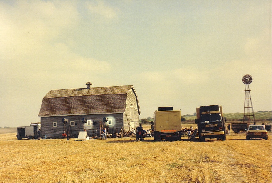Behind The Scenes - The Kent Farm... - SUPERMANIA - CAPEDWONDER EUROPE